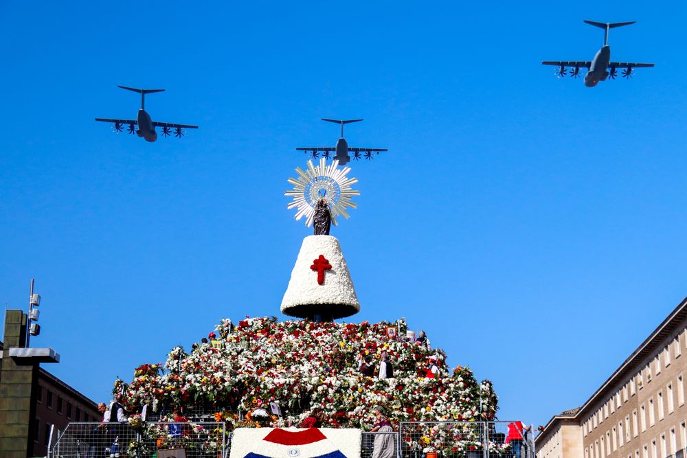 Más De 250000 Personas Participan En La Ofrenda De Flores 2023 Zaragozala Qué Hacer En Zaragoza