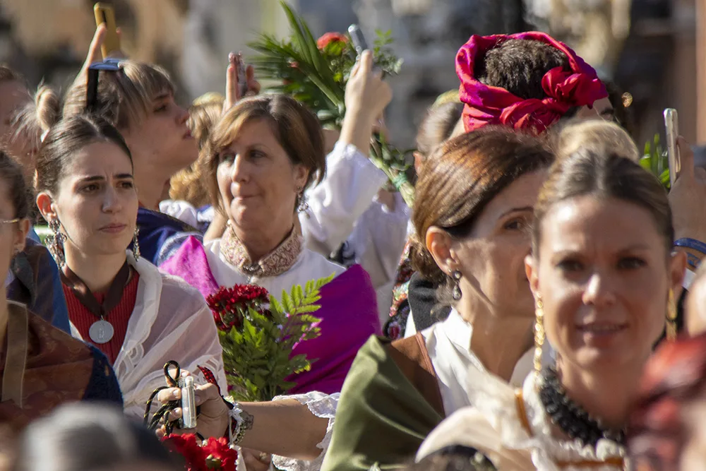 Ofrenda De Flores Zaragoza Preparando La Ofrenda De Flores 2024 Dónde Conseguir En Zaragoza El Traje De Baturro Y Accesorios Zaragozala Qué Hacer En Zaragoza