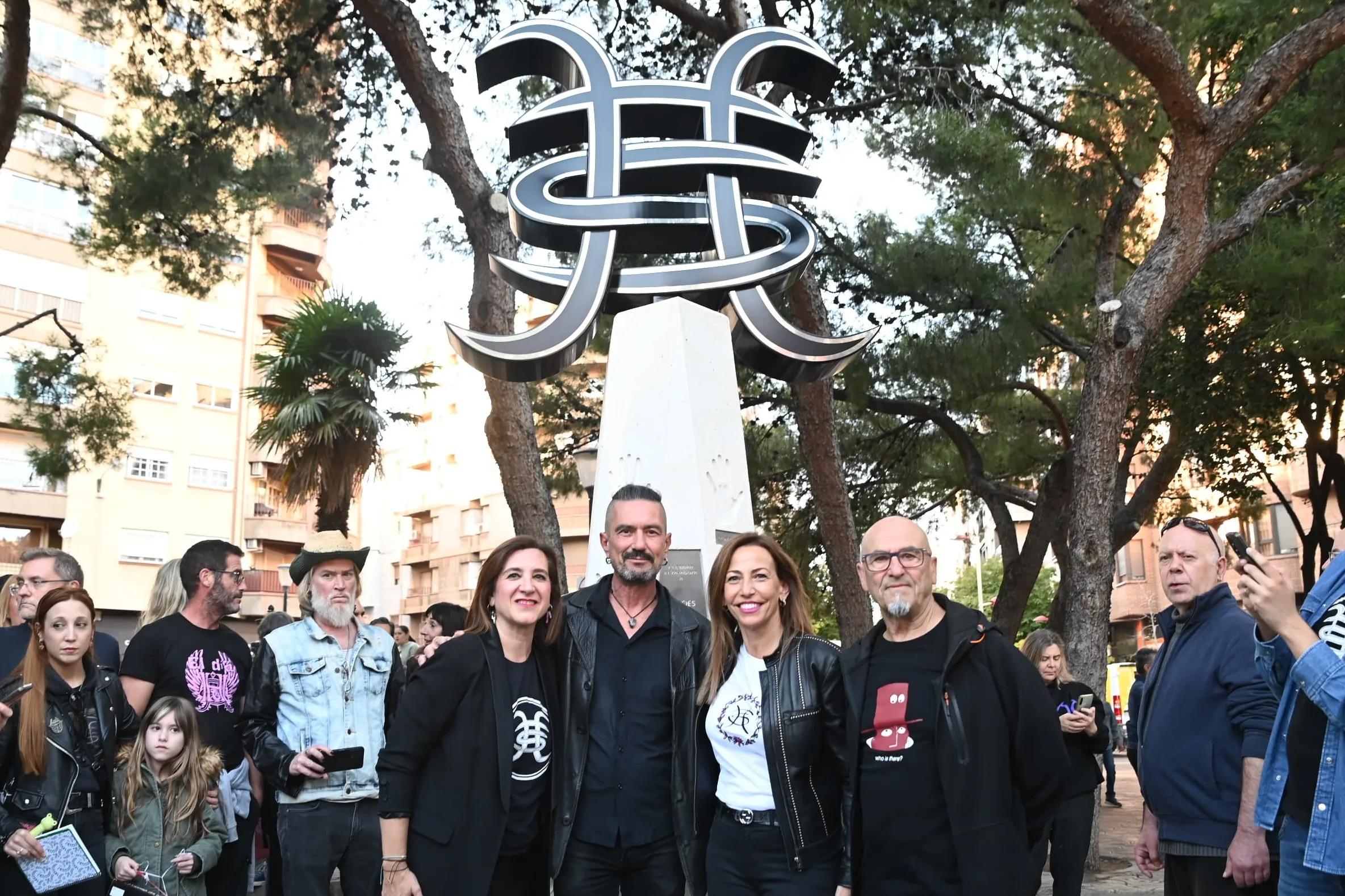 Escultura héroes del Silencio en Zaragoza