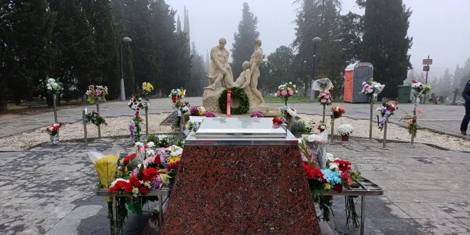 Homenaje a los difuntos en el Cementerio de Torrero