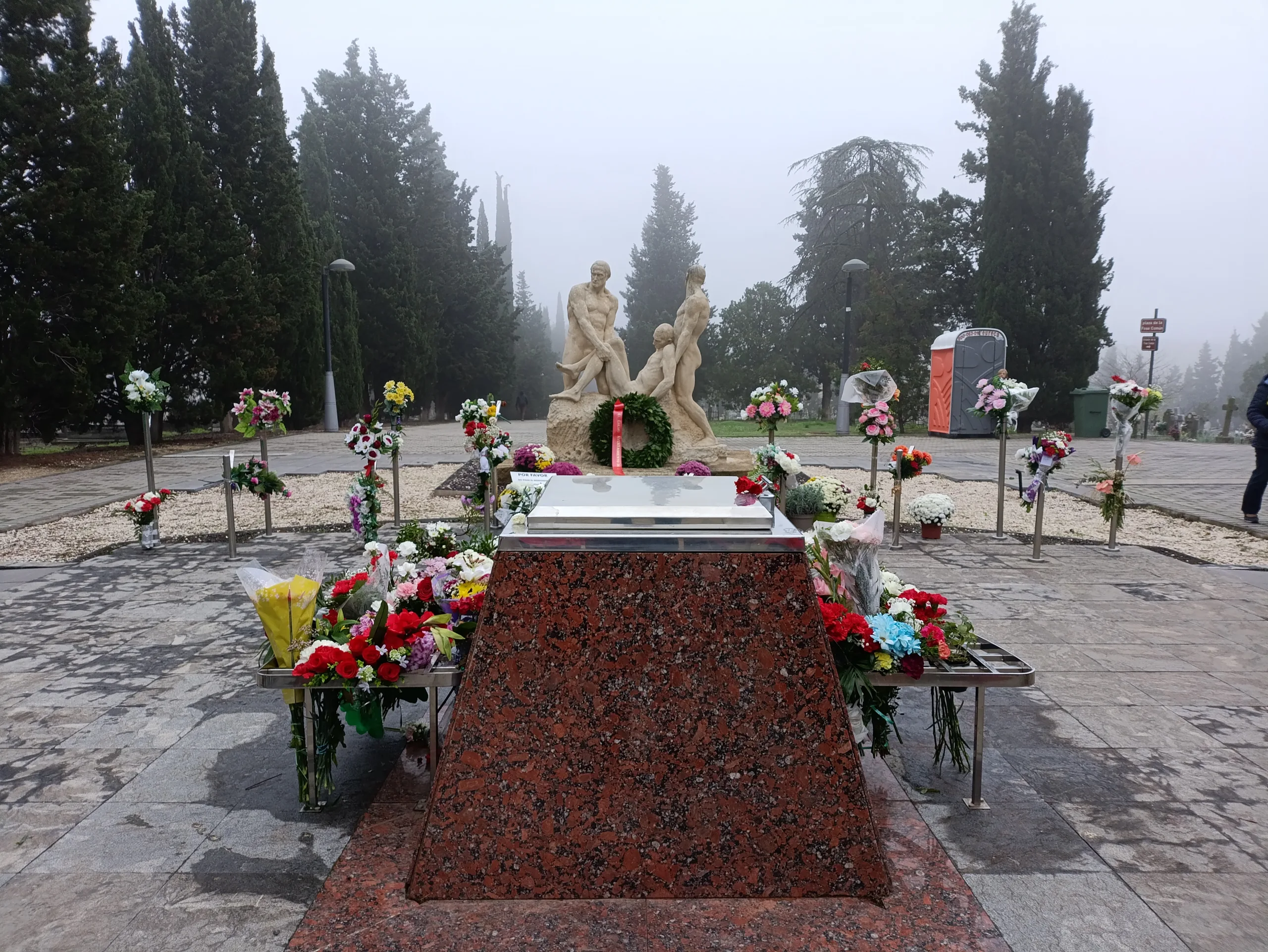 Homenaje a los difuntos en el Cementerio de Torrero