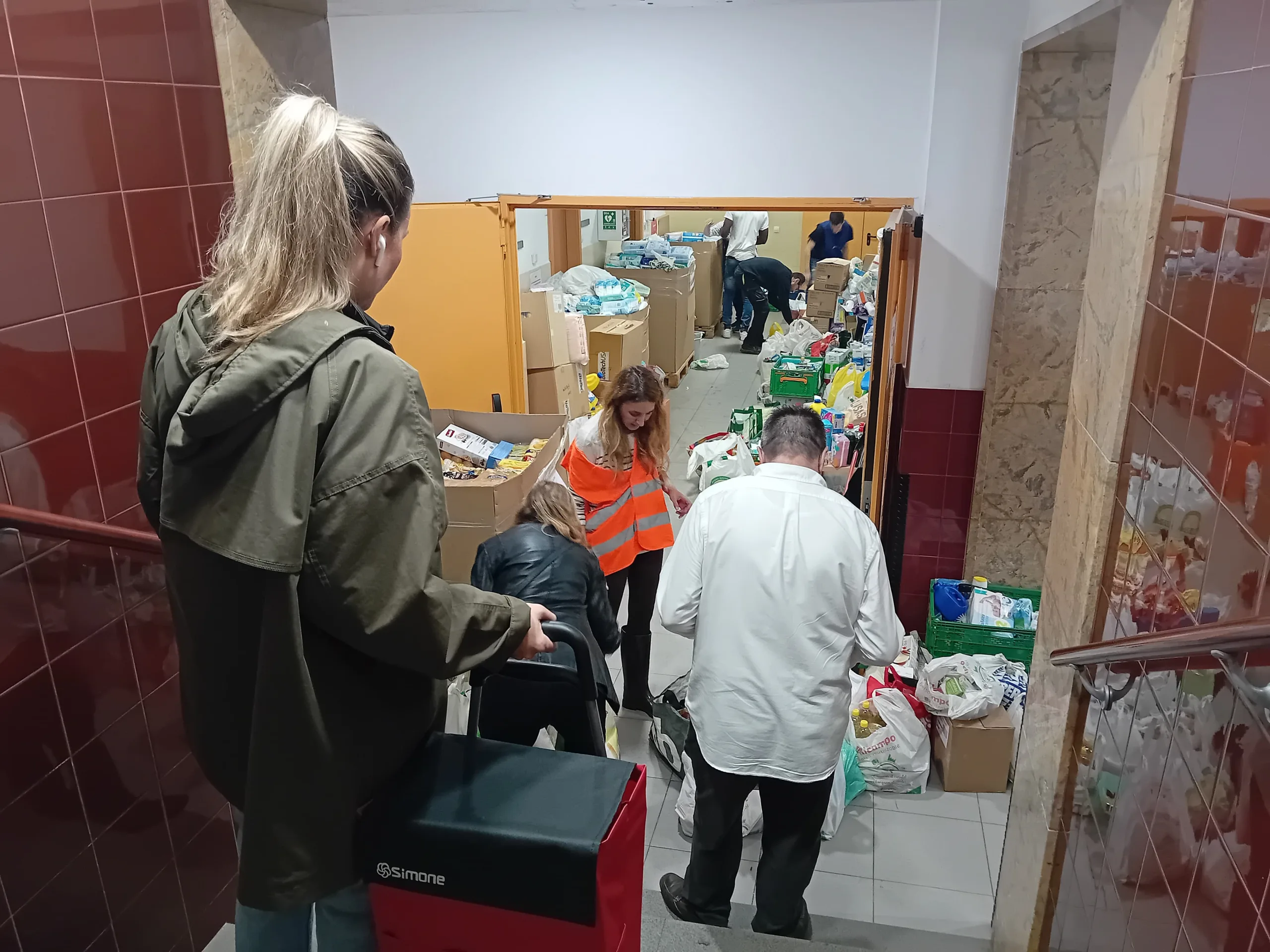 Punto de recogida en Zaragoza ayuda Valencia