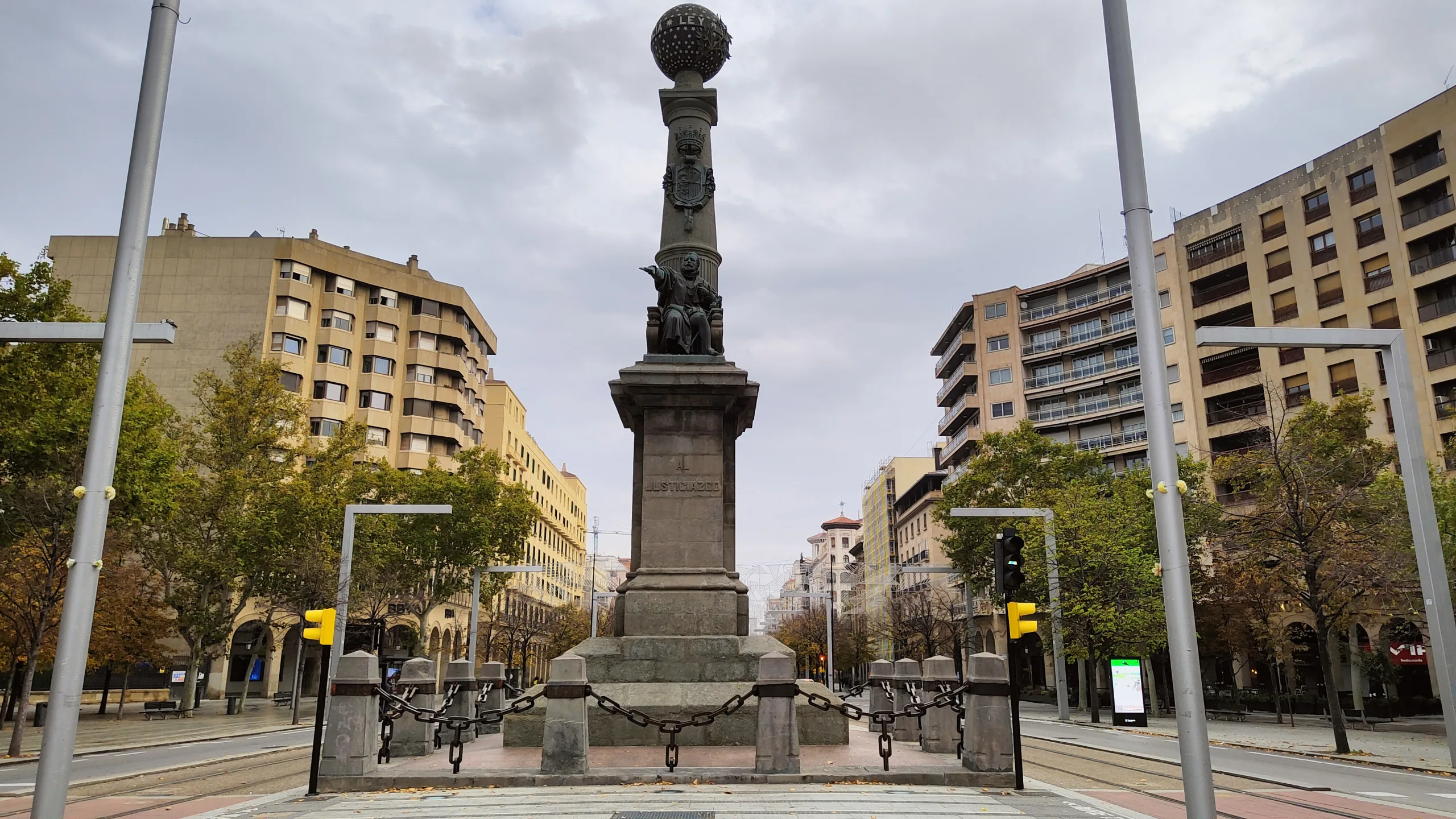 Juan De Lanuza Plaza Aragón Zaragoza