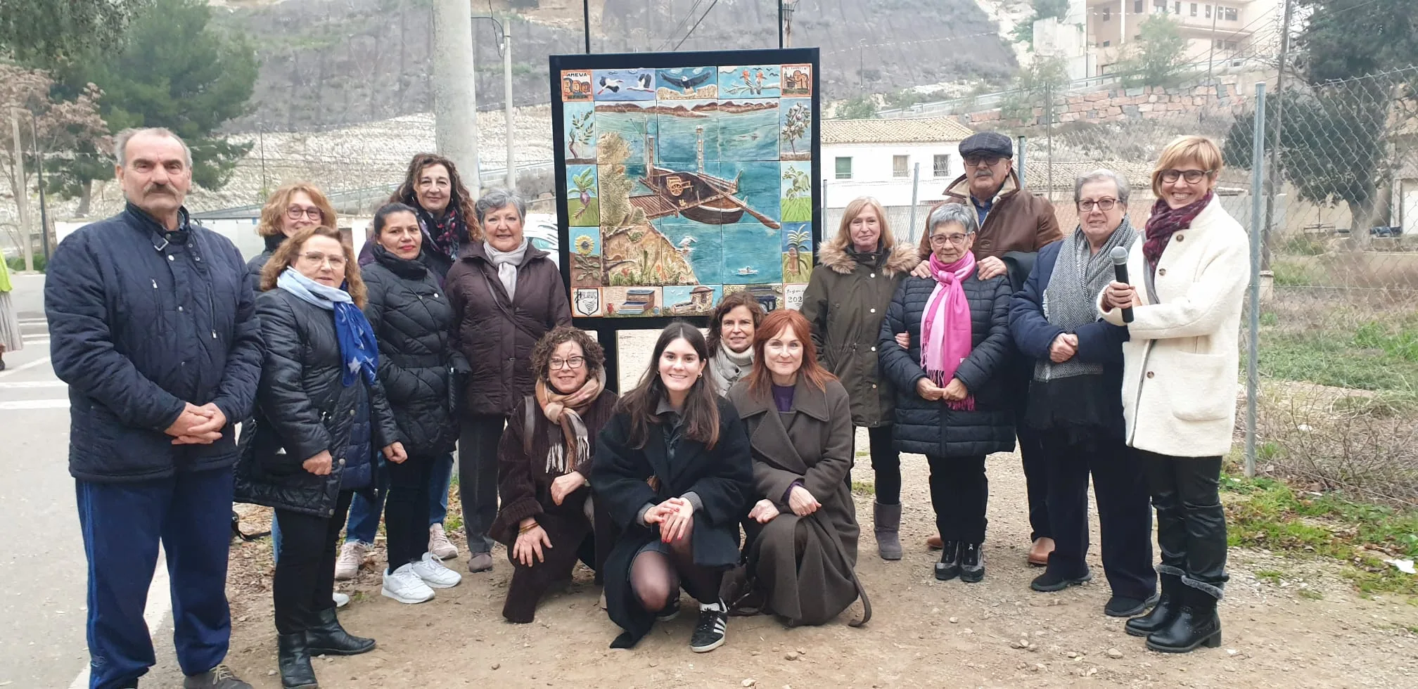 Alfocea Alfocea Rinde Homenaje a Su Barca Centenaria Con Un Mural Comunitario Zaragozala Qué Hacer En Zaragoza