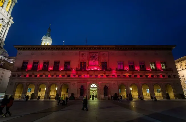 Zaragoza Se Ilumina De Rojo Con Motivo De San Valero Zaragozala Qué Hacer En Zaragoza