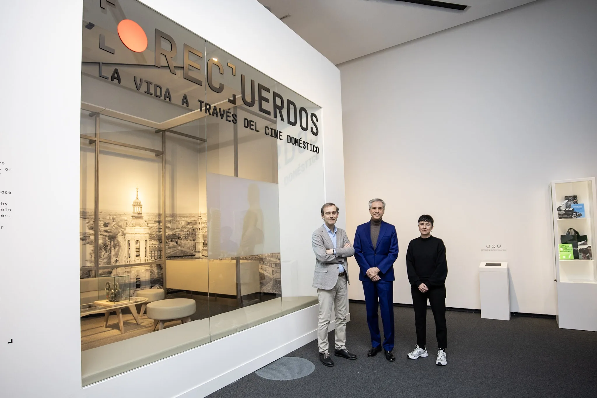 El Director De Caixaforum Zaragoza Ricardo Alfós Y Los Comisarios De La Exposición E Investigadores Efrén Cuevas Y Núria F Rius © Fundación la Caixa