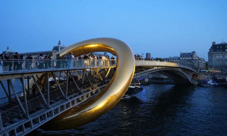 Ring De Luxe En Hola Primavera Hola Primavera Instalará Un Aro Dorado En Puente De Piedra Zaragozala Qué Hacer En Zaragoza