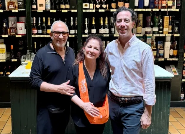 Emilio Y Gloria Stefan En El Restaurante Montal De Zaragoza Emilio Y Gloria Estefan Visitan Zaragoza Y Este Es El Restaurante Que Les Ha Cautivado Zaragozala Qué Hacer En Zaragoza