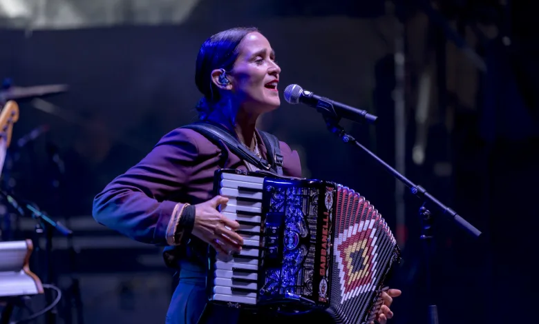Julieta Venegas Pirineos Sur 2025 Julieta Venegas Logra Lleno Total En Pirineos Sur 2025 Zaragozala   Qué Hacer En Zaragoza