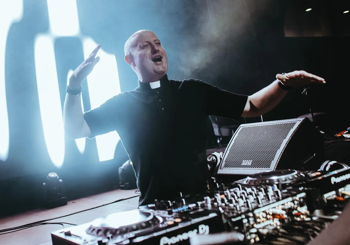 Padre Guilherme Se Reunirá Con Jóvenes En Zaragoza Antes De Su Concierto En La Plaza Del Pilar Zaragozala Qué Hacer En Zaragoza