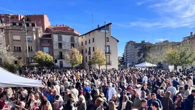 Brindis Multitudinario En Barbastro Por El Día Mundial Del Enoturismo Zaragozala Qué Hacer En Zaragoza