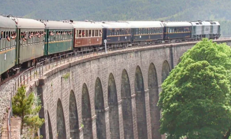  El Tren Azul Viaja Hasta Canfranc Este Otoño Zaragozala   Qué Hacer En Zaragoza