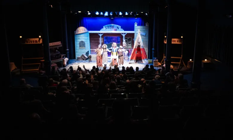 Estreno a Ton Town West Almozandia Teatro