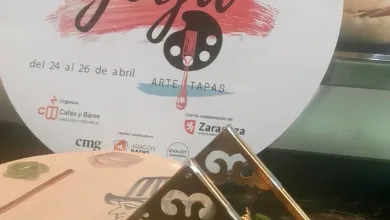 Round poster advertising the VI edition of La Tapa de Goya, with paint brush graphic and 'Arte Tapas' text.