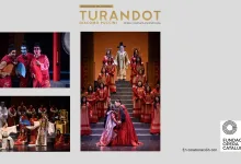 Group of Performers in Red Costumes with Fans on a Theatre Stage Lip synced Expressions Mid scene turandot Zaragoza Qué Hacer En Zaragoza Zaragozala Qué Hacer En Zaragoza