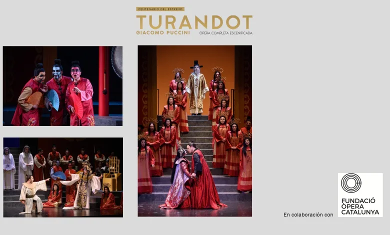 Group of Performers in Red Costumes with Fans on a Theatre Stage Lip synced Expressions Mid scene turandot Zaragoza Celebrará El Centenario De Turandot Con Una Gran Producción En La Sala Mozart Zaragozala Qué Hacer En Zaragoza