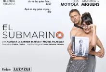 Poster for the comedy 'El Submarino' with a shirtless man embracing a smiling woman who holds a magazine; title and credits shown.