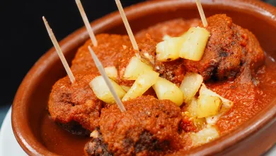 Meatballs in Red Tomato Sauce Topped with Pineapple Chunks Served in a Terracotta Dish with Toothpicks Zaragozala | Agenda Cultural Ocio Y Planes En Zaragoza Zaragozala   Qué Hacer En Zaragoza