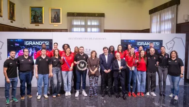 Group of About 25 People Posing on a Stage for a Zaragoza City Ceremony Some in Red Shirts with Trophies and Banners Behind Them Zaragoza Homenajea Al Casademont Tras Una Temporada Histórica En Europa Zaragozala Qué Hacer En Zaragoza