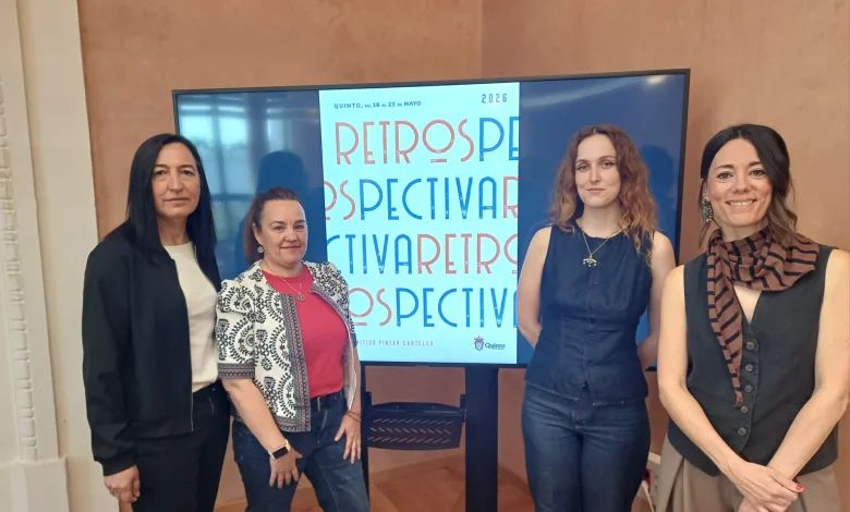 Four Women Pose Together Indoors in Front of a Display Screen with a Blue Poster Banner Quinto Vuelve a Llenar Sus Calles De Carteles Vintage Con La Iv Edición De retrospectiva Zaragozala   Qué Hacer En Zaragoza