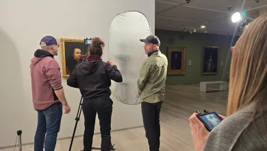 Museum Crew Filming a Portrait in an Art Gallery with a Large Reflector Tripod and People Adjusting the Setup Around a Framed Painting Zaragoza   Qué Hacer En Zaragoza Zaragozala   Qué Hacer En Zaragoza