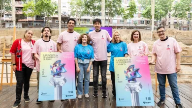 Eight people pose outdoors holding colorful event posters for I Jornadas de Pensamiento Clásico, with a construction site and trees in the background.