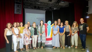 Group of Adults Posing Together on a Stage for a Photo with Red Curtains and a Colorful Cutout Display in Front Zaragoza Aprueba Un Plan Contra La Soledad En Los Mayores Zaragozala   Qué Hacer En Zaragoza