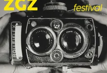 Poster for Summer Foto Zgz Festival in Zaragoza Featuring a Vintage Camera and Bold Yellow Typography Diagonal Pink Band Lists Dates and Events Zaragozala | Agenda Cultural Ocio Y Planes En Zaragoza   Página 1390 Zaragozala   Qué Hacer En Zaragoza