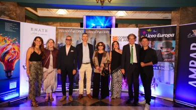 Eight Adults in Formal Attire Pose for a Group Photo at a Bannered Event Backdrop Zaragozala | Agenda Cultural Ocio Y Planes En Zaragoza Zaragozala   Qué Hacer En Zaragoza