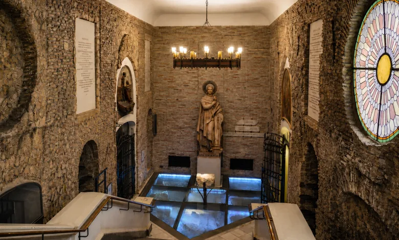 Interior of a Stone walled Chapel with a Central Saint Statue a Hanging Chandelier and a Glass floor Water Feature Cripta De Santa Engracia Historia Y Visita En Zaragoza Zaragozala   Qué Hacer En Zaragoza