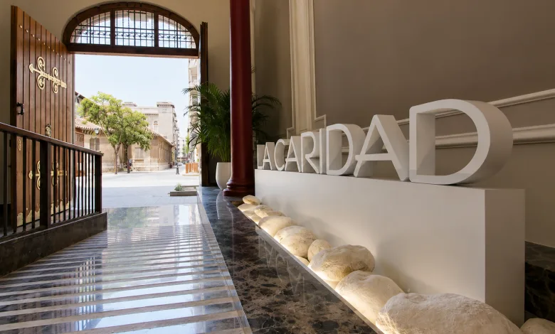 Indoor Lobby with Large White acardad Letters on a Pedestal Beside a Marble Floor and Open Wooden Doors to a Sunlit Street Zaragozala | Agenda Cultural Ocio Y Planes En Zaragoza Página 1400 Zaragozala Qué Hacer En Zaragoza