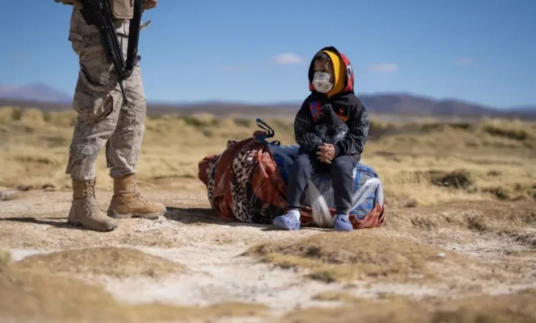 Soldier Standing with Rifle Nearby a Child Sitting on a Blanket in a Desert Landscape Both Wearing Masks El Premio Jalón Ángel Ya Tiene Ganadores En Su Xii Edición Zaragozala   Qué Hacer En Zaragoza