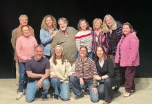 Group of Adults Posing Together on a Stage Smiling with a Dark Background Behind Them Zaragozala | Agenda Cultural Ocio Y Planes En Zaragoza Zaragozala   Qué Hacer En Zaragoza