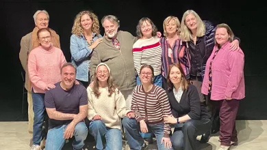 Group of Adults Posing Together on a Stage Smiling with a Dark Background Behind Them El Teatro De La Estación Estrena el Tigre De Cestona Zaragozala   Qué Hacer En Zaragoza