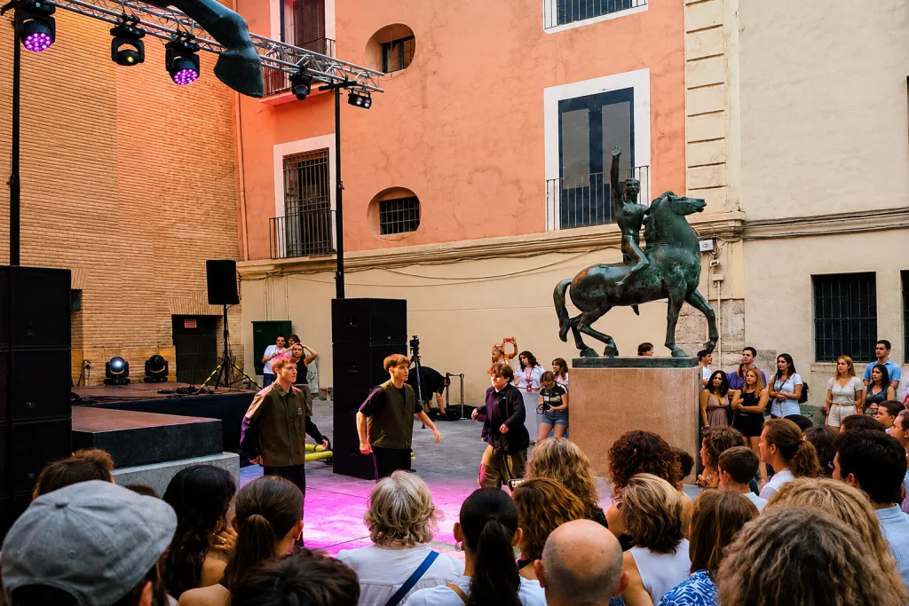 Outdoor Urban Performance Dancers on a Pink lit Stage Beside a Bronze Equestrian Statue with a Crowd Watching from All Sides La Noche En Blanco Reúne a Casi 38000 Personas En Zaragoza Zaragozala   Qué Hacer En Zaragoza