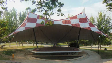 Outdoor Stage with a Red and white Checkered Canopy in a Park Setting Zaragozala | Agenda Cultural Ocio Y Planes En Zaragoza Zaragozala   Qué Hacer En Zaragoza