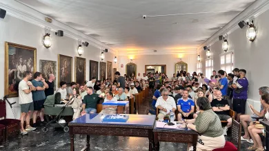 Crowded Gallery or Museum Room with Portraits on the Walls Dozens of People Seated at Long Desks and Standing Along the Sides Blue Display Boxes in the Foreground Some People Writing or Looking at Papers Tarazona Ya Tiene Cipotegato Para 2026 Sale El 97 Zaragozala   Qué Hacer En Zaragoza