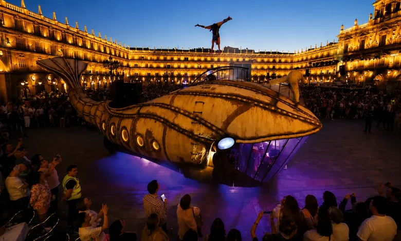 Crowd Watches a Giant Golden Submarine Art Installation in a Square at Dusk a Performer Balancing on Its Top La Gran Ballena De La Noche En Blanco Llega Al Pilar Zaragozala Qué Hacer En Zaragoza