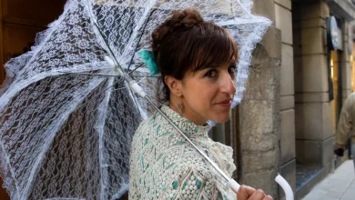 Woman in a Light Green Lace Blouse Holding a Delicate White Lace Umbrella on a City Sidewalk Smiling Slightly Toward the Camera Zaragozala | Agenda Cultural Ocio Y Planes En Zaragoza Zaragozala   Qué Hacer En Zaragoza
