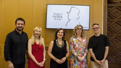 Five People Pose for a Photo in a Wood paneled Room with a Screen Showing zaragoza Y Goya De Cine in the Background when Attending a Film Event Zaragozala | Agenda Cultural Ocio Y Planes En Zaragoza Zaragozala   Qué Hacer En Zaragoza