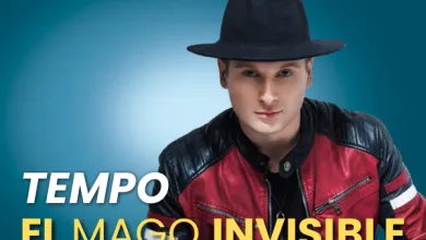 Poster of a Man in a Black Hat and Red black Jacket Against a Blue Gradient with the Bold Text tempo El Mago Invisible El Mago Invisible Presenta tempo En El Teatro Principal Zaragozala Qué Hacer En Zaragoza