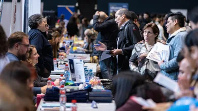 Crowded Expo Scene with Attendees at Booths Tables Piled with Brochures and Water Bottles Discussing Products or Services Salón Del Empleo Zaragoza Nueva Cita El 7 De Octubre Zaragozala Qué Hacer En Zaragoza