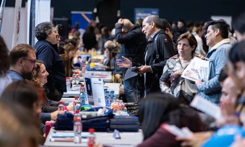 Crowded Expo Scene with Attendees at Booths Tables Piled with Brochures and Water Bottles Discussing Products or Services Salón Del Empleo Zaragoza Nueva Cita El 7 De Octubre Zaragozala   Qué Hacer En Zaragoza