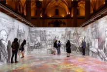 Immersive Gallery Installation with Large Black and white Sketches of Artists Along Curved Walls As Visitors View the Wall Drawings on a Colorful Floor Zaragozala | Agenda Cultural Ocio Y Planes En Zaragoza Página 1427 Zaragozala Qué Hacer En Zaragoza