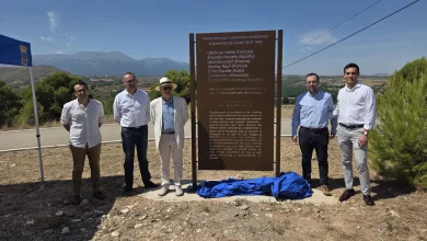 Five Men Stand Beside a Tall Brown Commemorative Plaque Outdoors with Hills and a Clear Blue Sky in the Background Tarazona Recuerda El Eclipse De 1860 Y Mira Al De 2026 Zaragozala Qué Hacer En Zaragoza