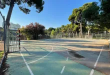 Outdoor Sports Court with Green Surface White Lines a Chain link Fence and Tall Trees Under a Bright Blue Sky Zaragozala | Agenda Cultural Ocio Y Planes En Zaragoza Zaragozala   Qué Hacer En Zaragoza
