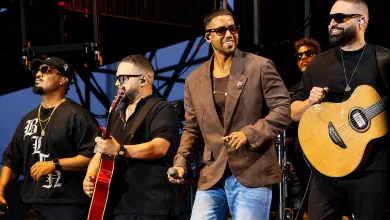 Four Male Musicians Perform on Stage a Singer in a Brown Blazer and Jeans with a Microphone Flanked by Guitarists and a Guitarist Holding an Acoustic Guitar on the Right Zaragozala | Agenda Cultural Ocio Y Planes En Zaragoza Zaragozala   Qué Hacer En Zaragoza