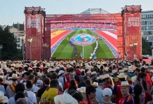 Massive Outdoor Stadium Screen Showing a World Cup Ceremony with a Crowded Audience Wearing Hats and Colorful Attire Zaragozala | Agenda Cultural Ocio Y Planes En Zaragoza Zaragozala Qué Hacer En Zaragoza