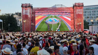 Massive Outdoor Stadium Screen Showing a World Cup Ceremony with a Crowded Audience Wearing Hats and Colorful Attire El España portugal Se Retransmitirá En El Príncipe Felipe Zaragozala   Qué Hacer En Zaragoza
