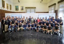 Large Group of Athletes in Blue and Black Uniforms Posing with City Officials in a Formal Room with Portraits on the Wall Zaragozala | Agenda Cultural Ocio Y Planes En Zaragoza Zaragozala   Qué Hacer En Zaragoza